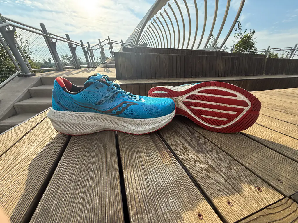 A picture of the Saucony Triumph 20 running shoe A picture of the Saucony Triumph 20 running shoe