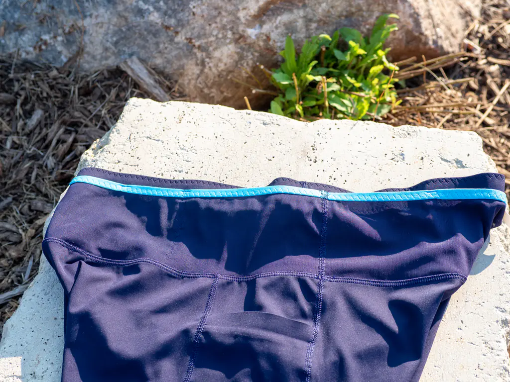 A view of the waistband storage above the left thigh pocket, a good spot for gels and other nutrition