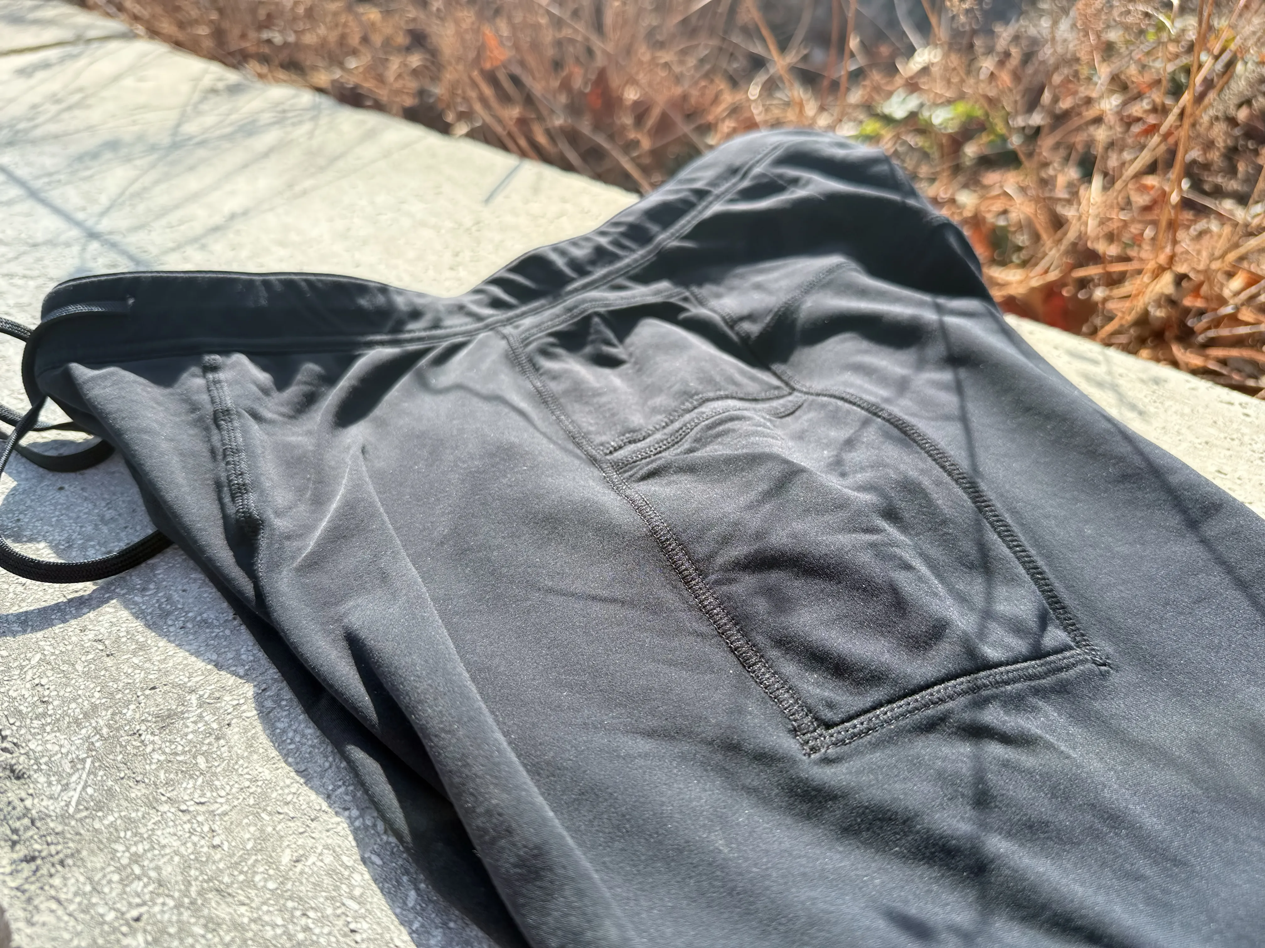 A side view of the pockets (with nothing in them) to show the overall pocket structure (one smaller upper pocket, one larger bottom pocket)